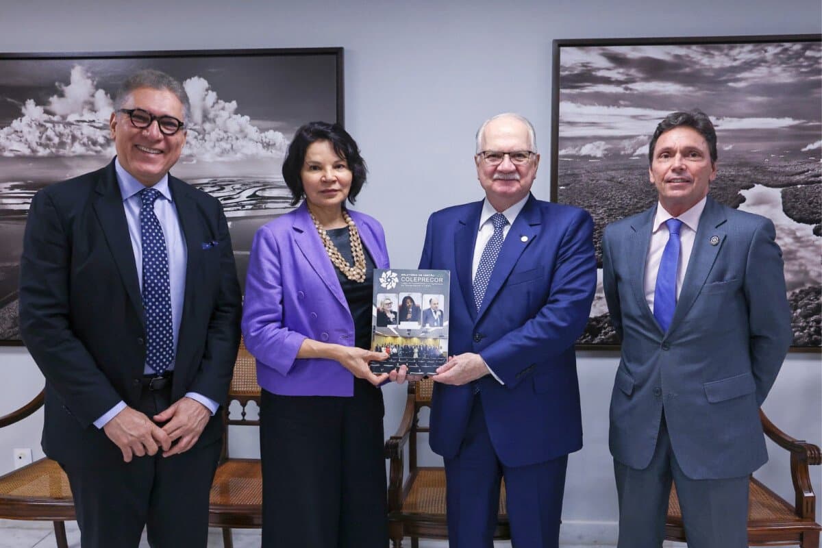 Nova diretoria do Coleprecor em reunião com o ministro Edson Fachin